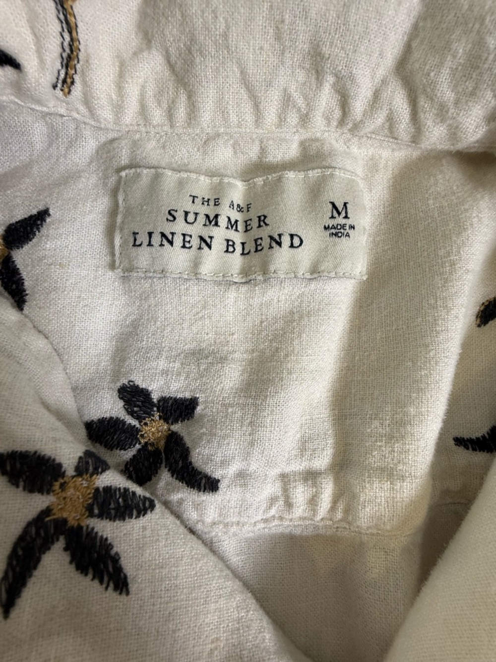 Abercrombie & Fitch White Linen Short-Sleeve Shirt with Black Floral Print - Picture 2 of 5